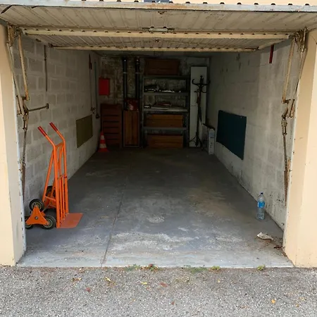 F1 Au Calme Dans La Verdure, Terrasse, Piscine Et Parking Daire *
