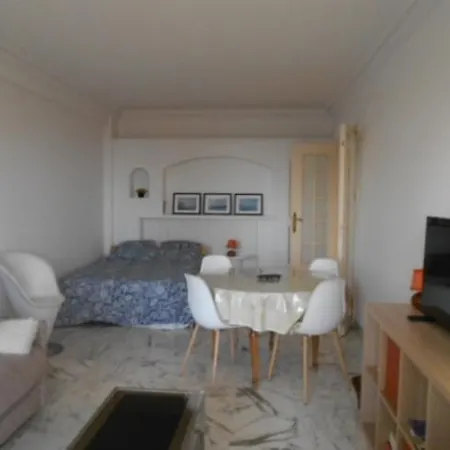 Daire F1 Au Calme Dans La Verdure, Terrasse, Piscine Et Parking *